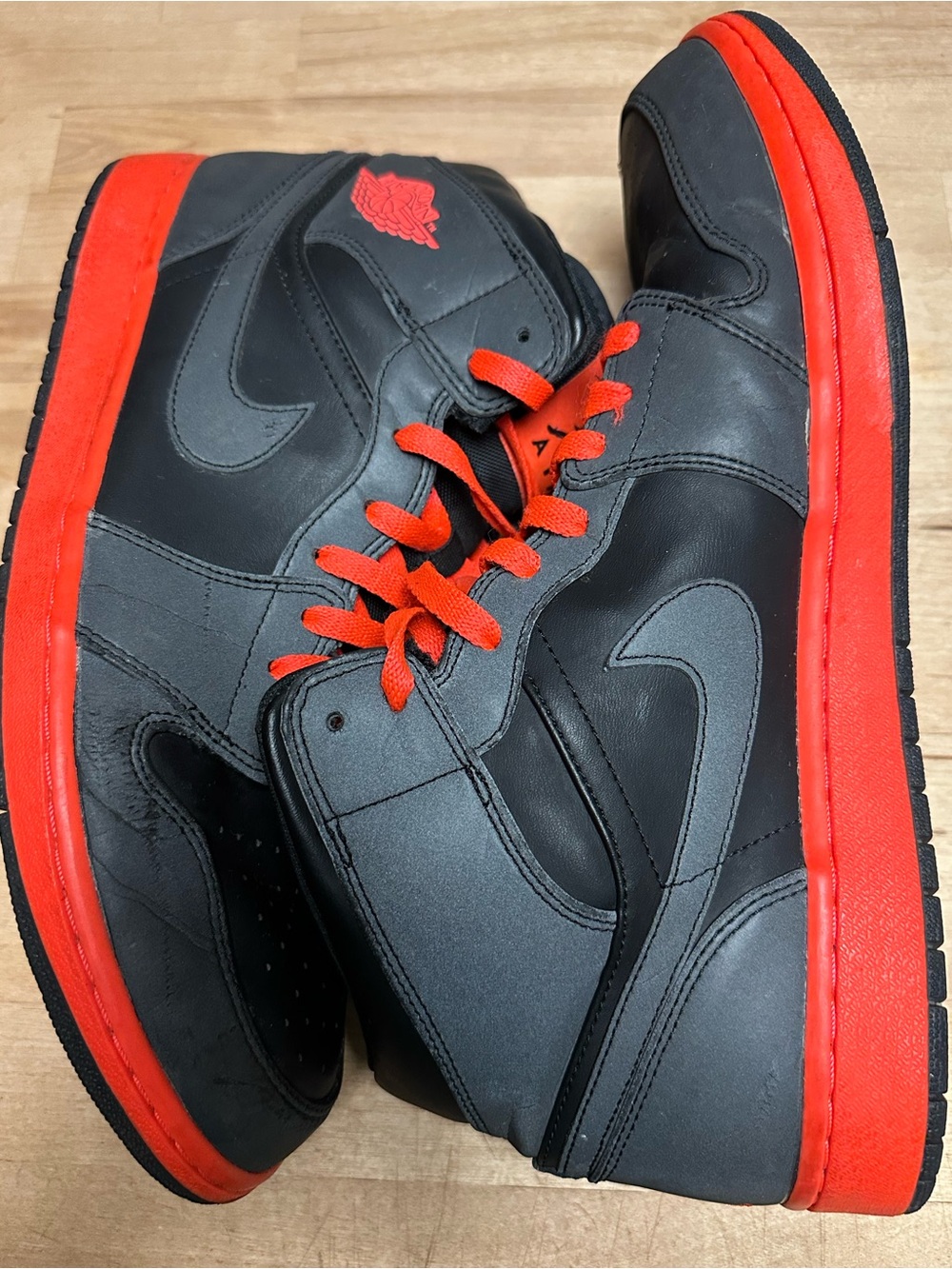RARE Air Jordan 1 Retro Mid Black Infrared 2014 Men’s Size 13 554724-043